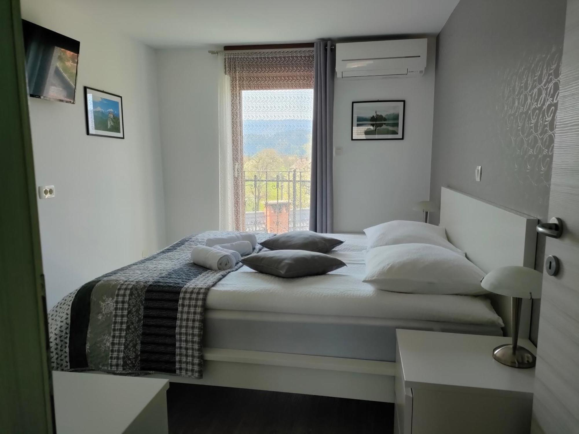Apartments & Rooms Aleksandra 布莱德 外观 照片
