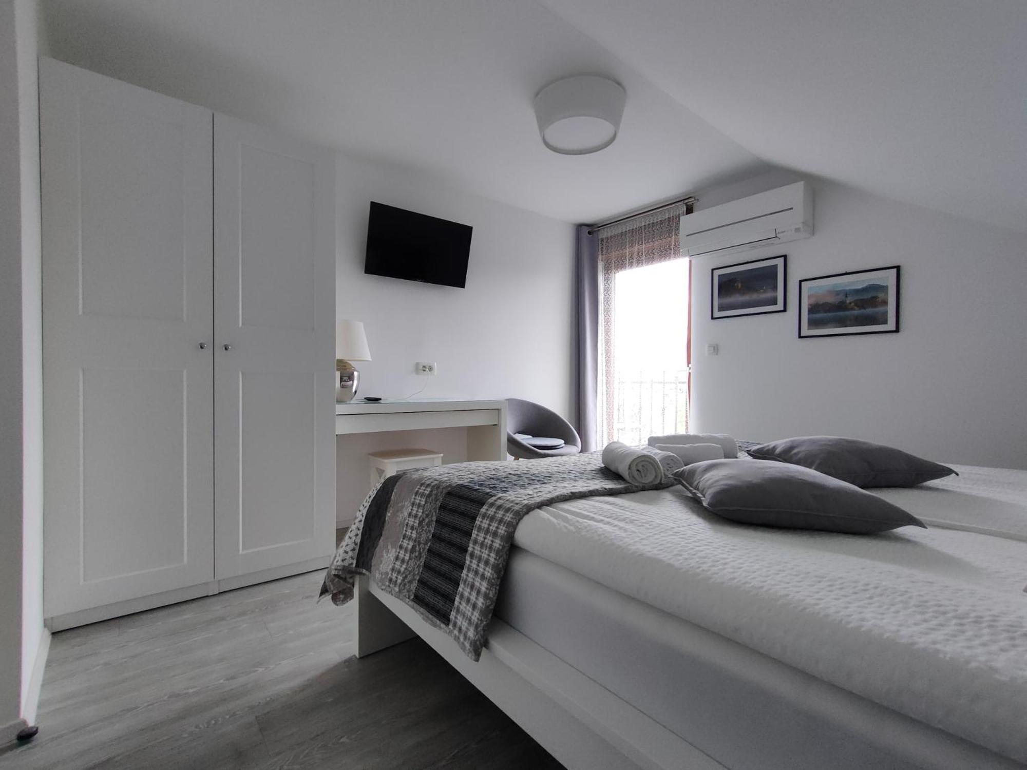 Apartments & Rooms Aleksandra 布莱德 外观 照片